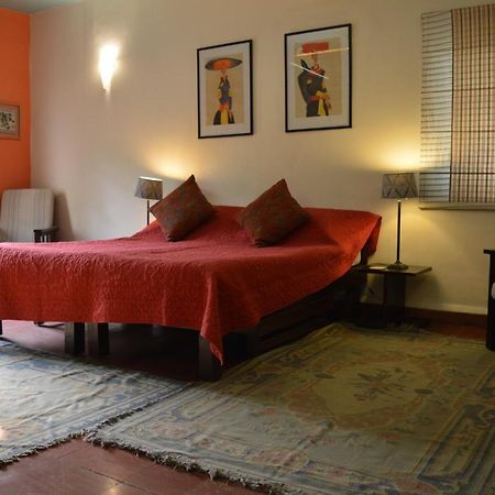 G 49 Bed & Breakfast Nuova Delhi Esterno foto