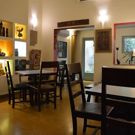 G 49 Bed & Breakfast Nuova Delhi Esterno foto
