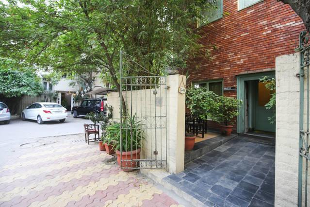G 49 Bed & Breakfast Nuova Delhi Esterno foto