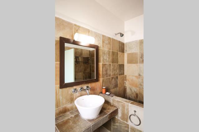 G 49 Bed & Breakfast Nuova Delhi Esterno foto
