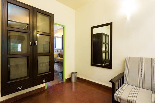 G 49 Bed & Breakfast Nuova Delhi Esterno foto