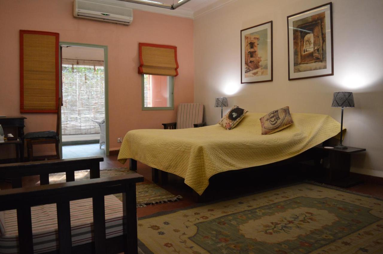 G 49 Bed & Breakfast Nuova Delhi Esterno foto