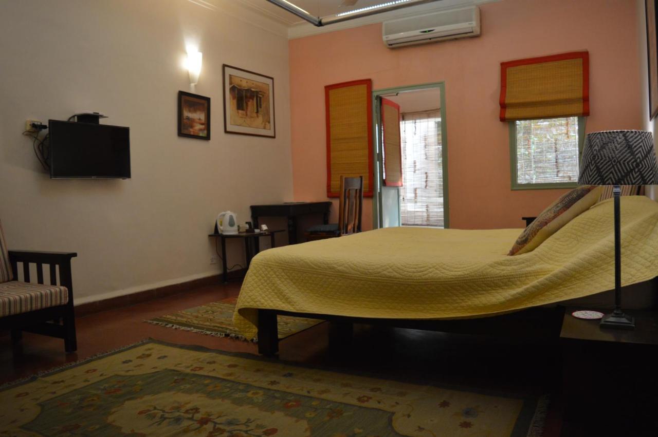 G 49 Bed & Breakfast Nuova Delhi Esterno foto