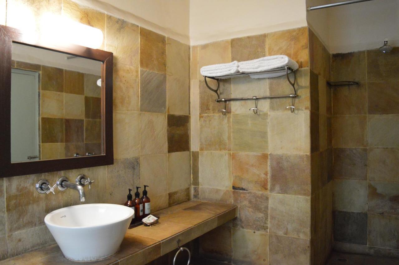 G 49 Bed & Breakfast Nuova Delhi Esterno foto