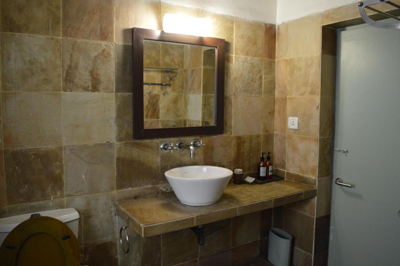 G 49 Bed & Breakfast Nuova Delhi Esterno foto